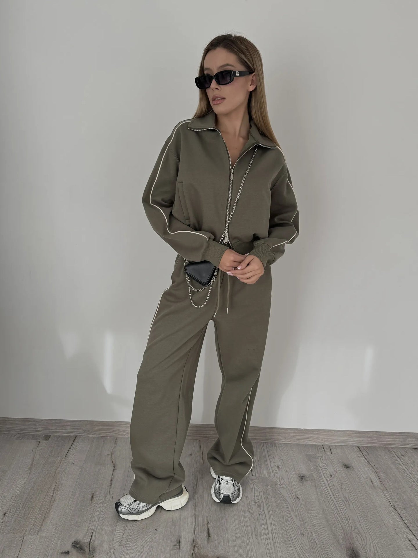 Damen sportliches Fleece-Set mit praktischen Reißverschlusstaschen und elegantem Schnitt WW