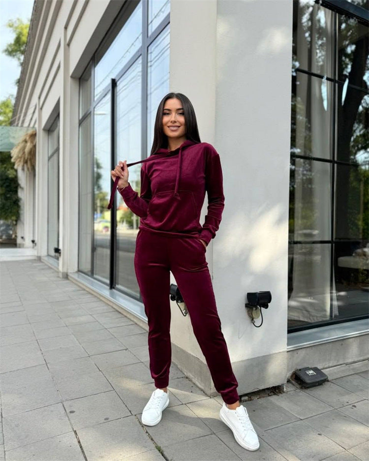 Damen gemütliches Velours-Set mit Kapuze und schmalem Bein WW