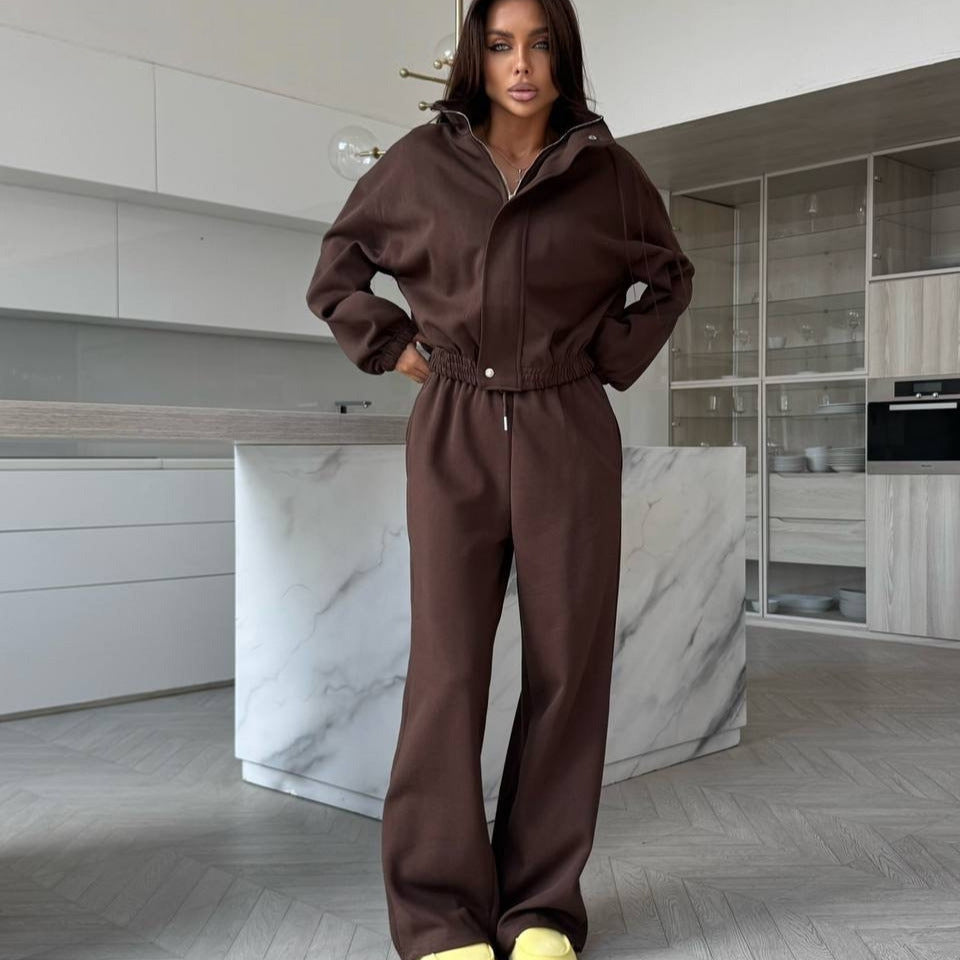 Damen sportlich elegantes Set mit moderner Kapuzenjacke und weit geschnittenen Jogginghosen WW