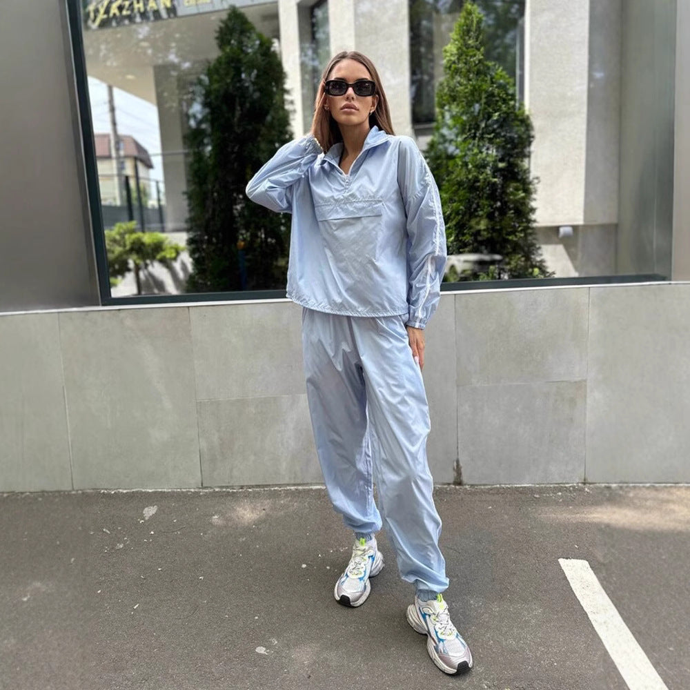 Damen Sportliches Set aus leichtem Material mit Reißverschluss WW