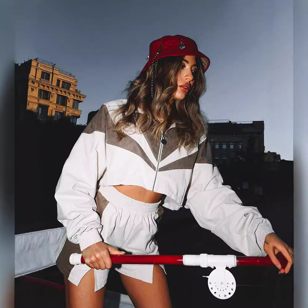 Damen sportliches Freizeit-Set mit kurzärmligem Oberteil und lockerer Shorts WW