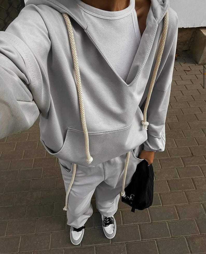 Damen lässiges Sport-Set mit Kapuze und praktischen Taschen WW