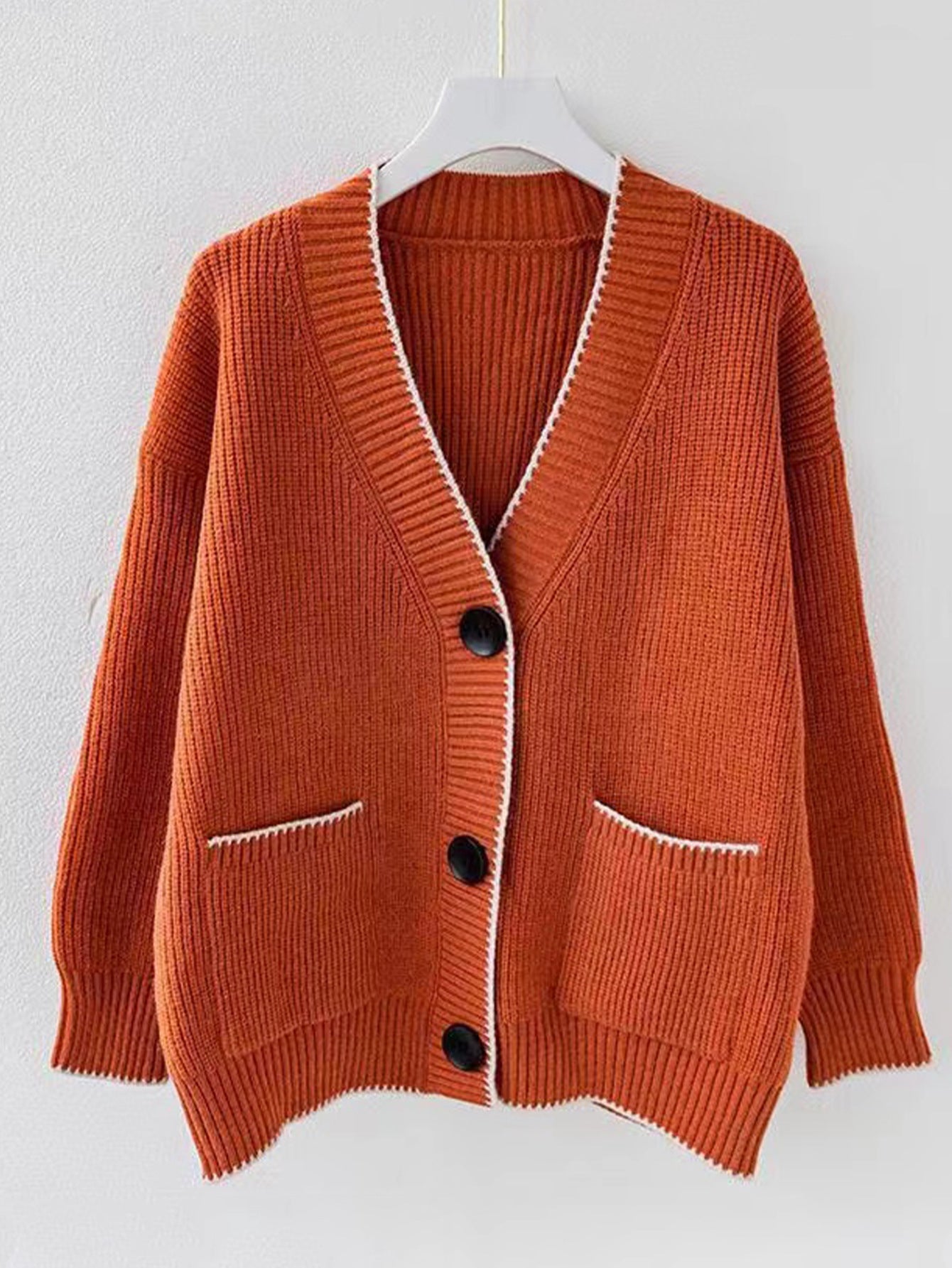 Damen Strickjacke mit modernen Taschen und kontrastierenden Details WW