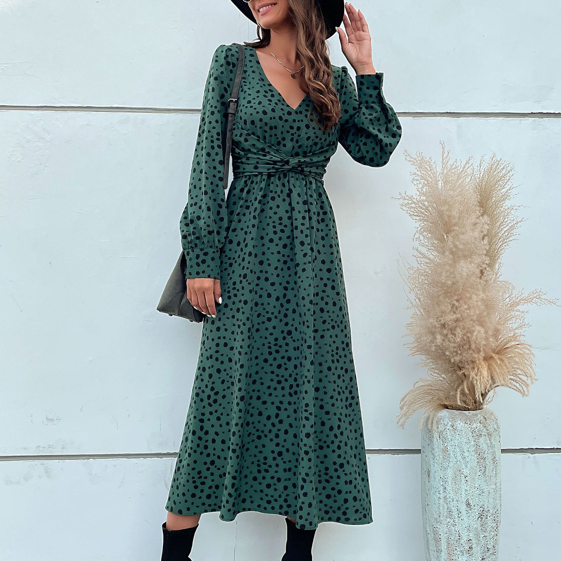 Damen Maxikleid mit modernem Wickeldesign und grafischem Punktmuster WW