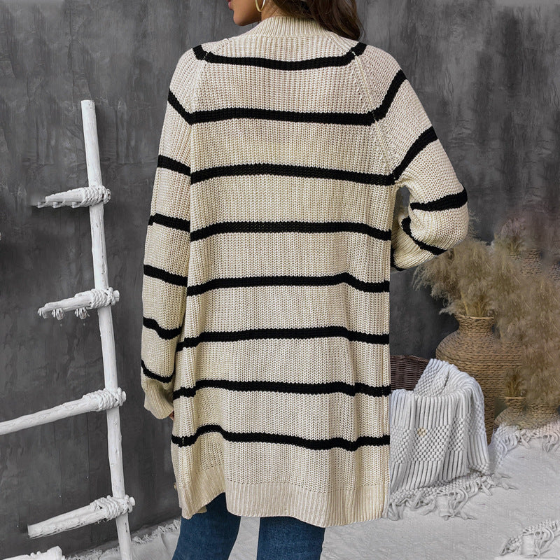 Damen Strickjacke mit modernem Streifenmuster und hochwertigen Knopfdetails WW