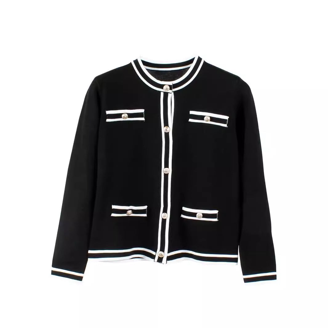 Damen Strickjacke mit goldenen Knopfdetails und Streifenmuster WW