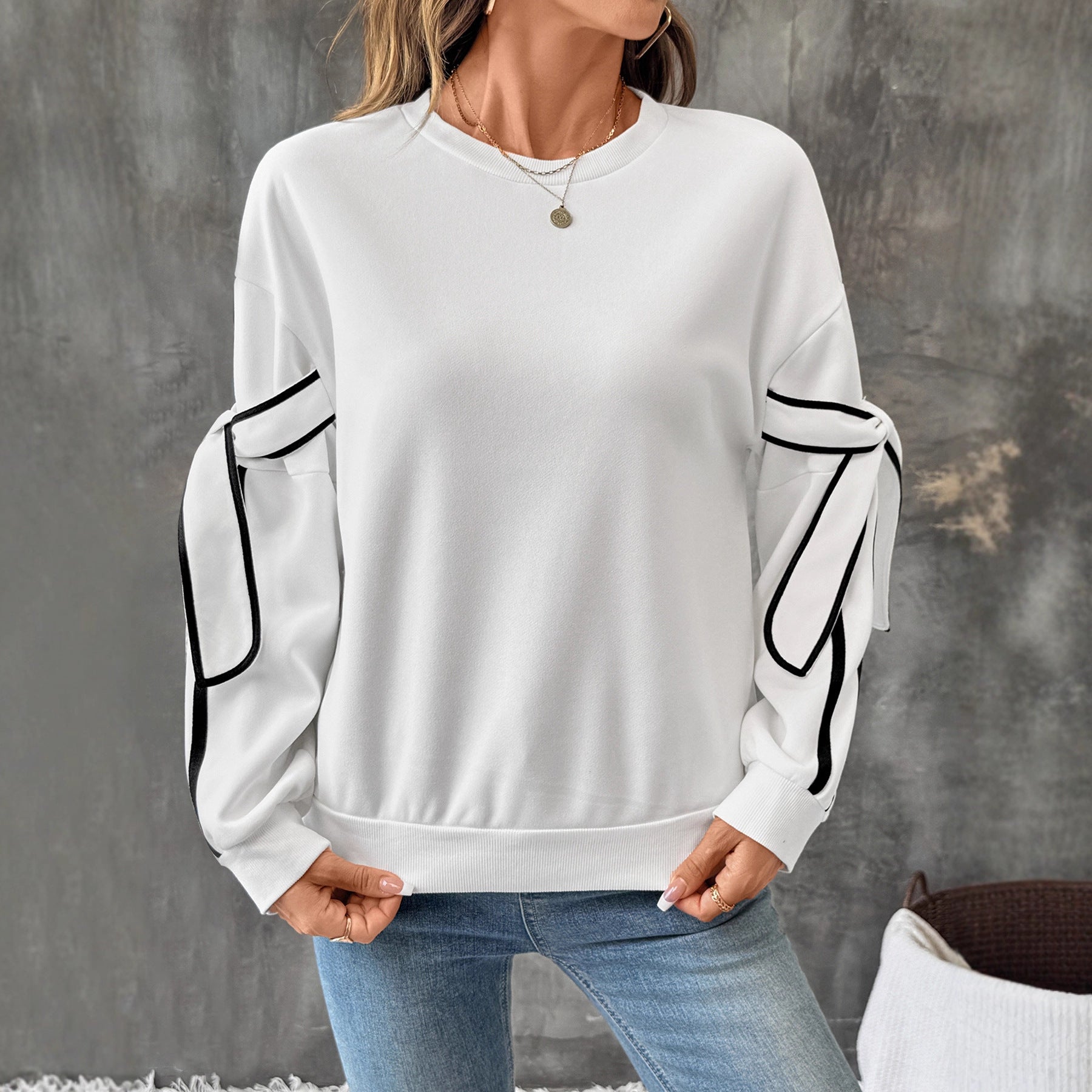 Damen sportliches Sweatshirt mit kontrastierenden Ärmeldetails WW