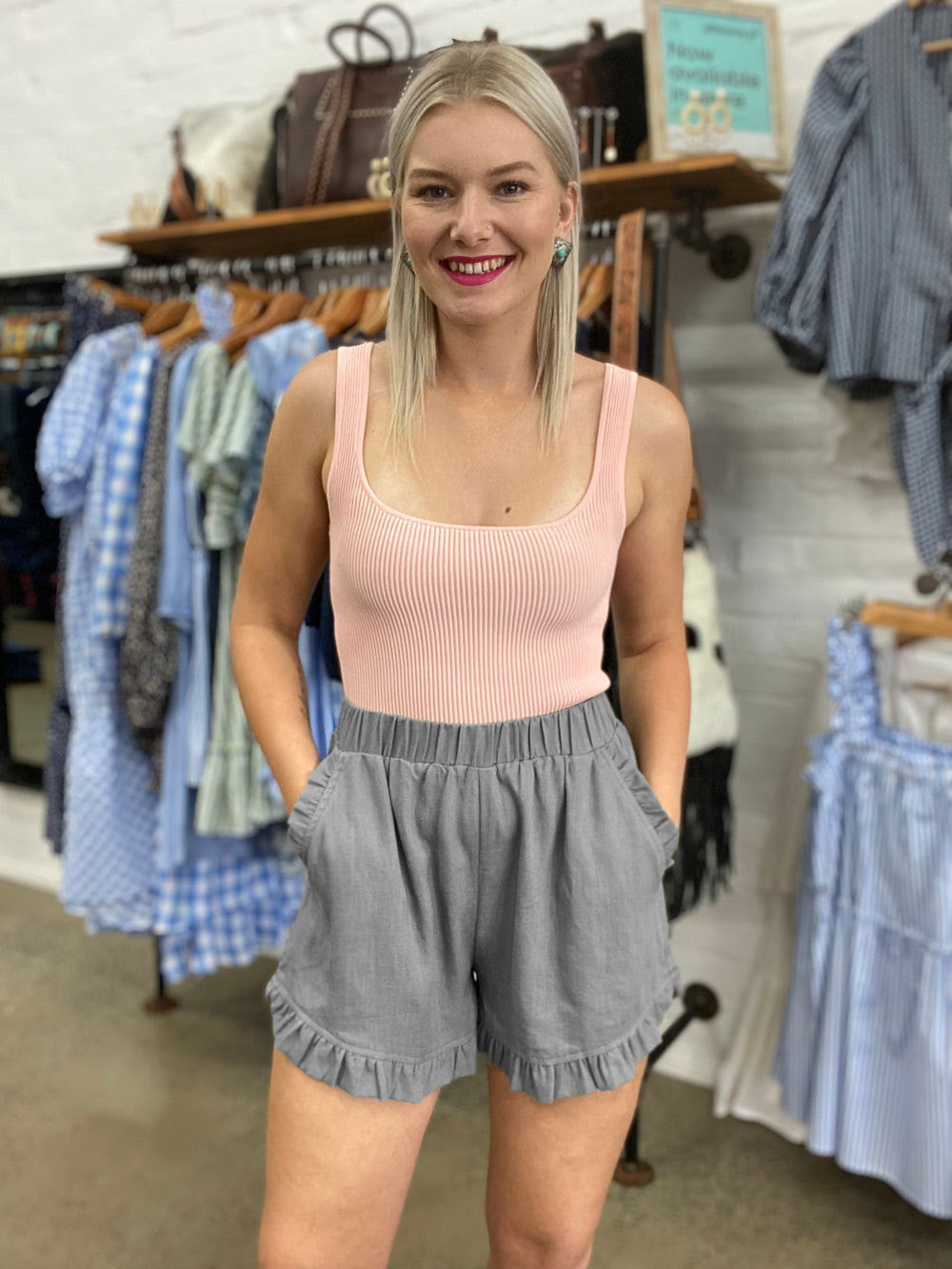 Damen Rippstrick-Tanktop und Rüsche Shorts Set WW