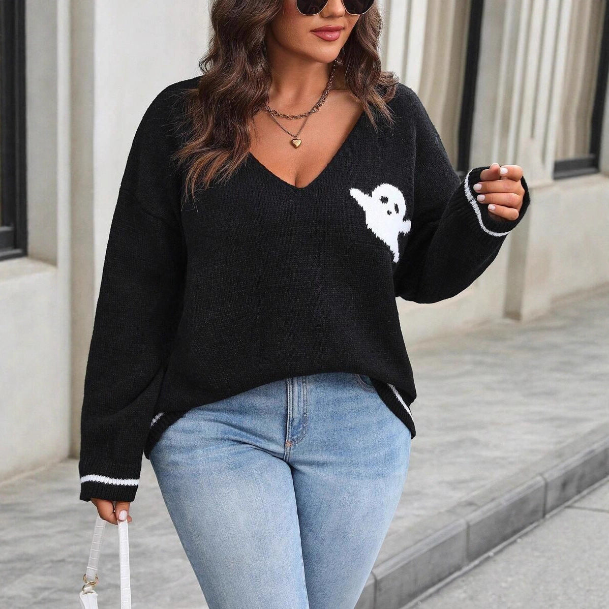 Damen Strickpullover mit Ghost-Motiv und V-Ausschnitt WW