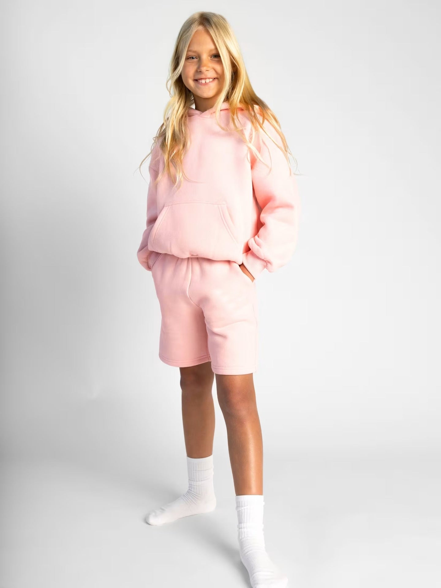 Damen Kapuzensweatshirt und Shorts-Set aus weichem Fleece mit praktischen Taschen WW