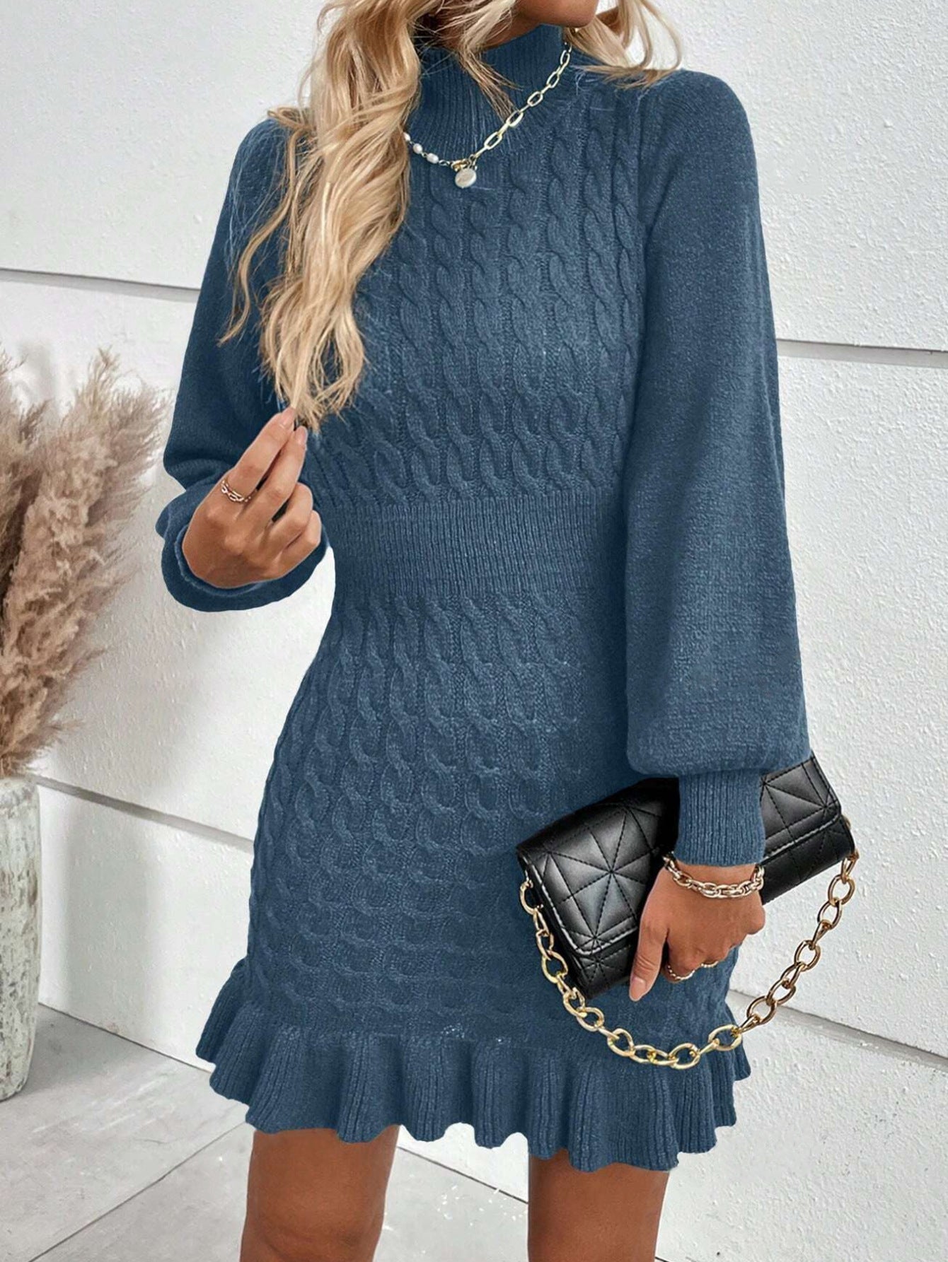 Damen Strickkleid mit hohem Kragen und Rippmuster WW