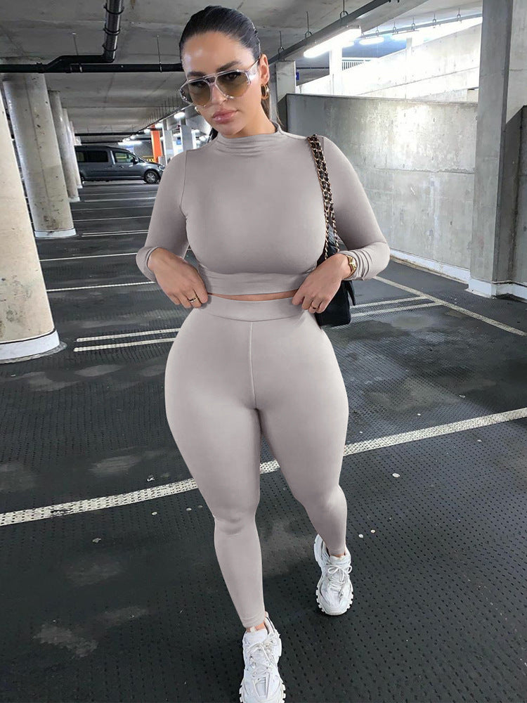 Damen Sportliches Set mit hochgeschlossenem Oberteil und enganliegenden Leggings WW