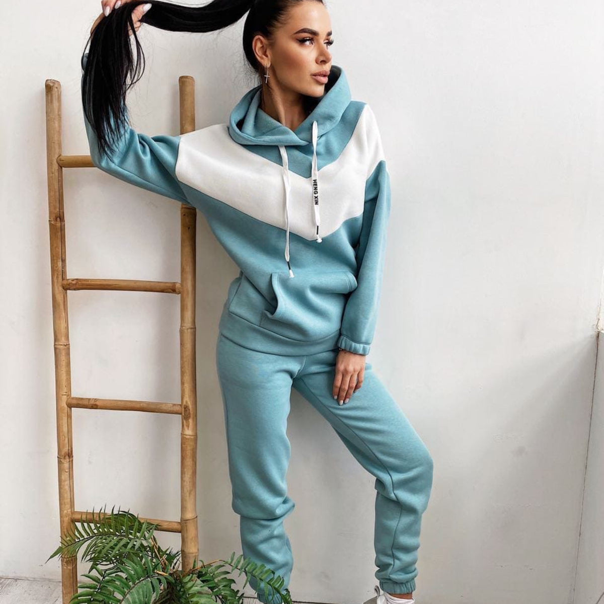 Damen Sportliches Set aus Fleece-Hoodie und Jogginghose mit hybridem Design WW