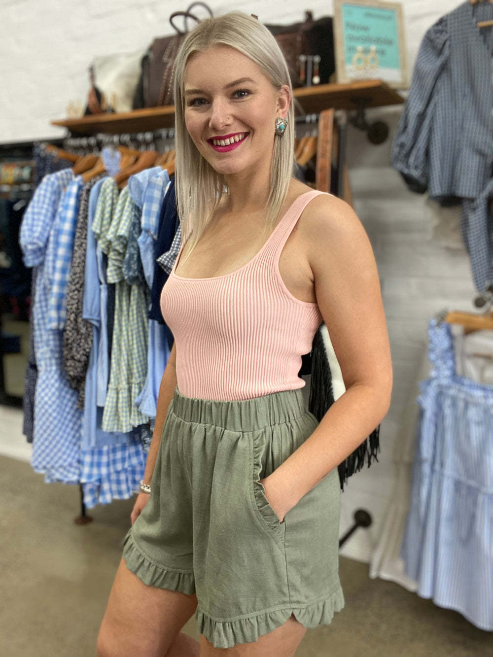 Damen Rippstrick-Tanktop und Rüsche Shorts Set WW