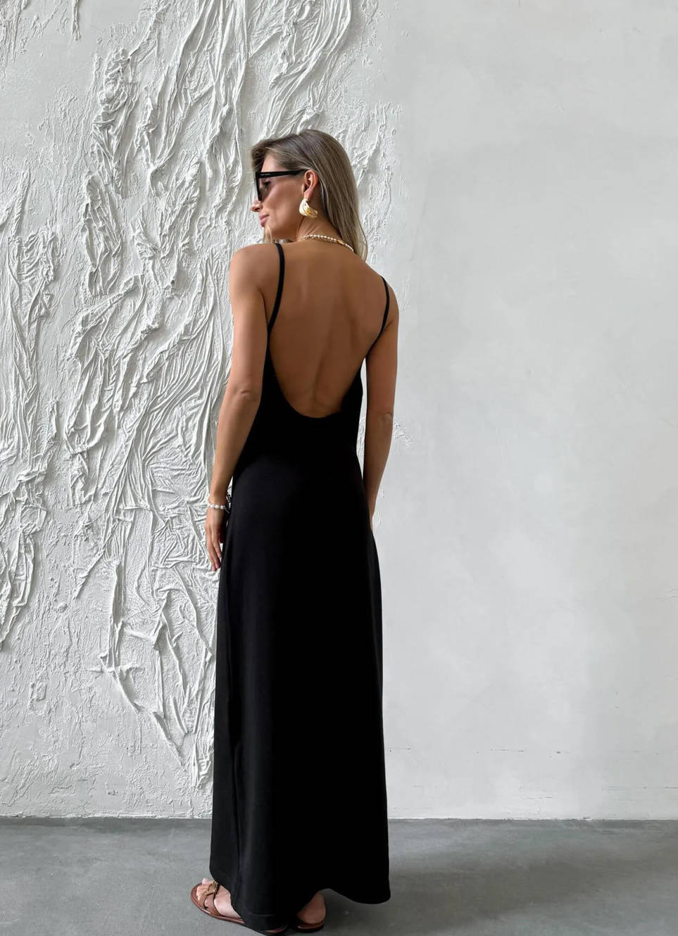 Damen Trägerkleid mit tiefem V-Ausschnitt aus feiner Strickstruktur WW