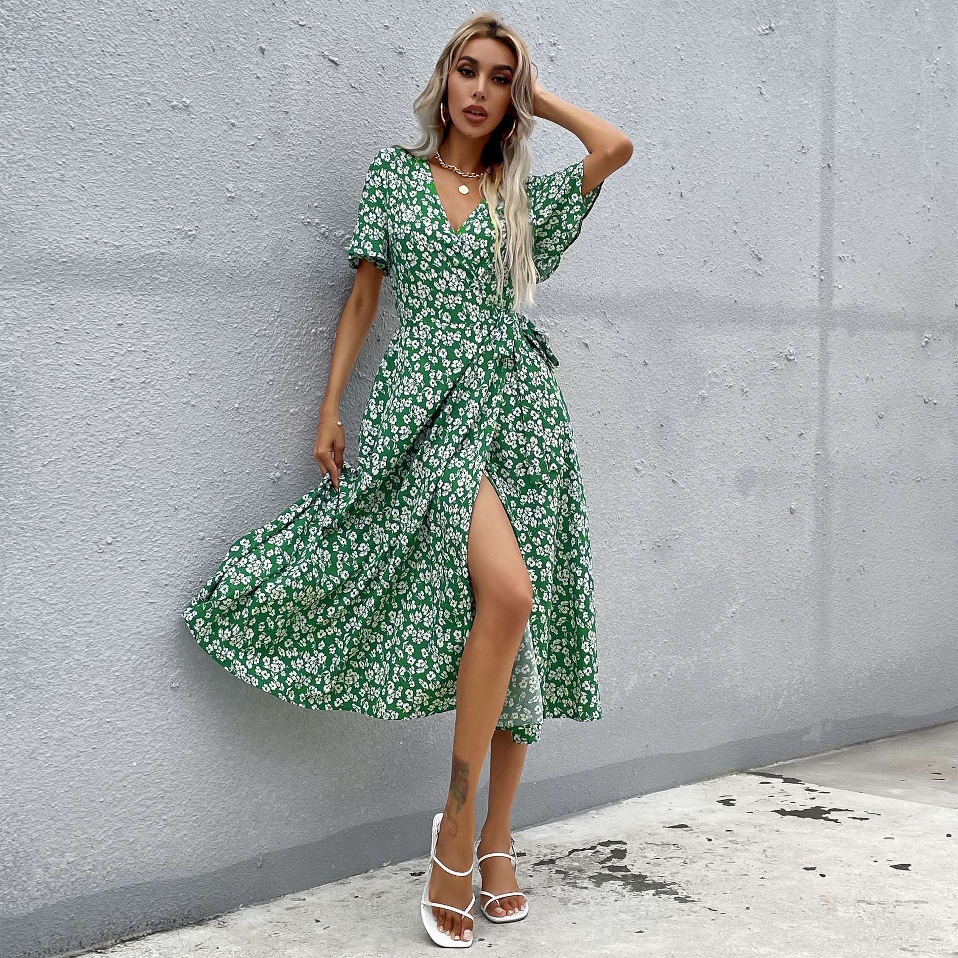 Damen Maxikleid mit floralem Wickeldesign und seitlichem Schlitz WW