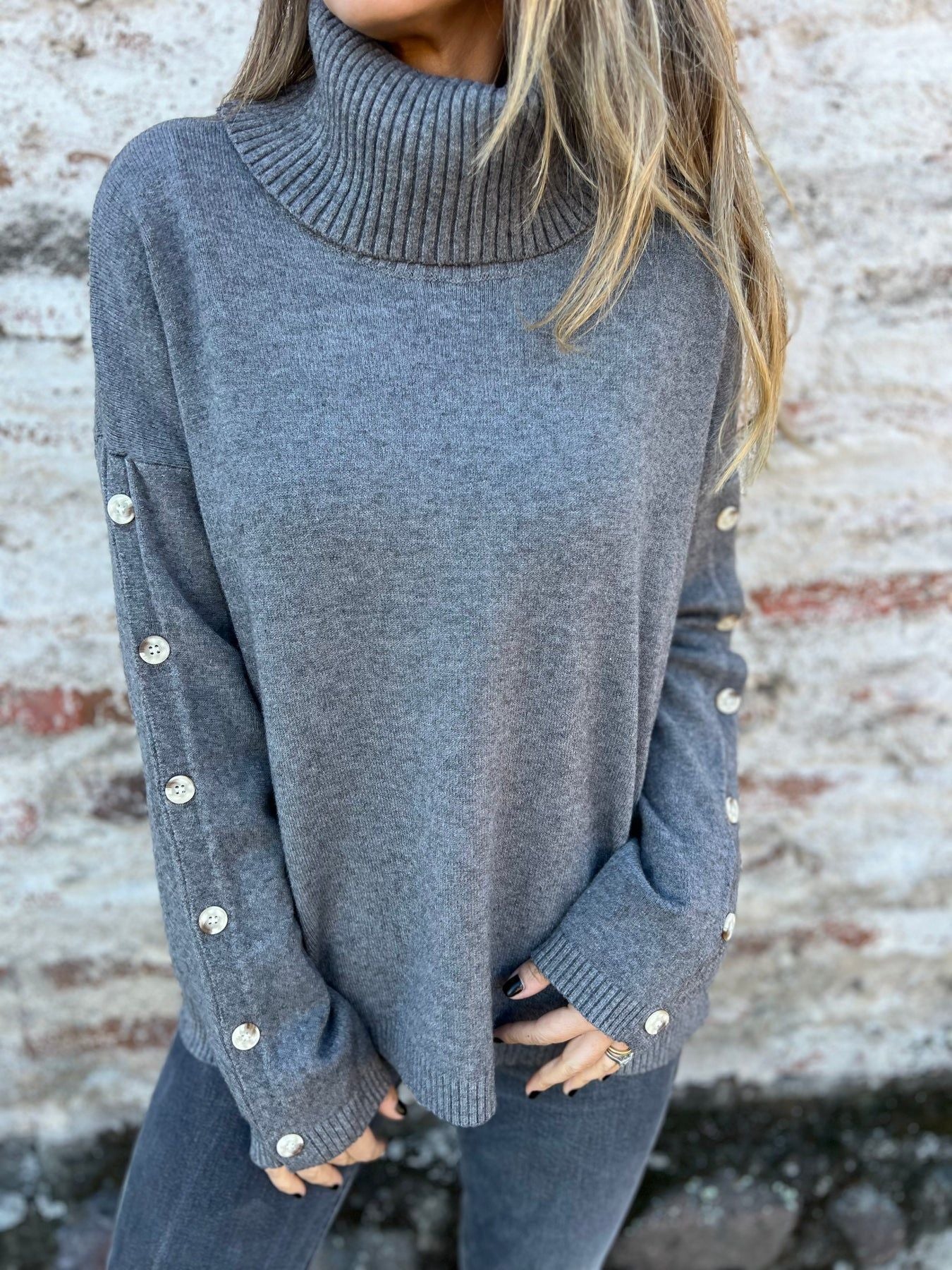 Damen weicher Rollkragenpullover mit modischen Knopfdetails WW
