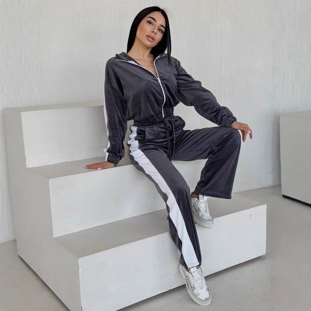 Damen Sportanzug mit elegantem Fleece-Design und stylischen Kontraststreifen WW