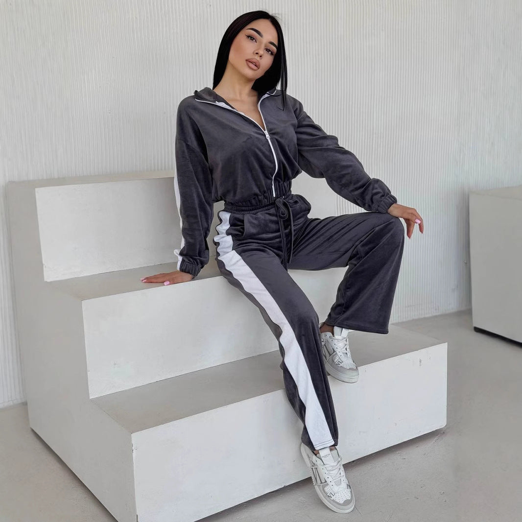 Damen Sportanzug mit elegantem Fleece-Design und stylischen Kontraststreifen WW