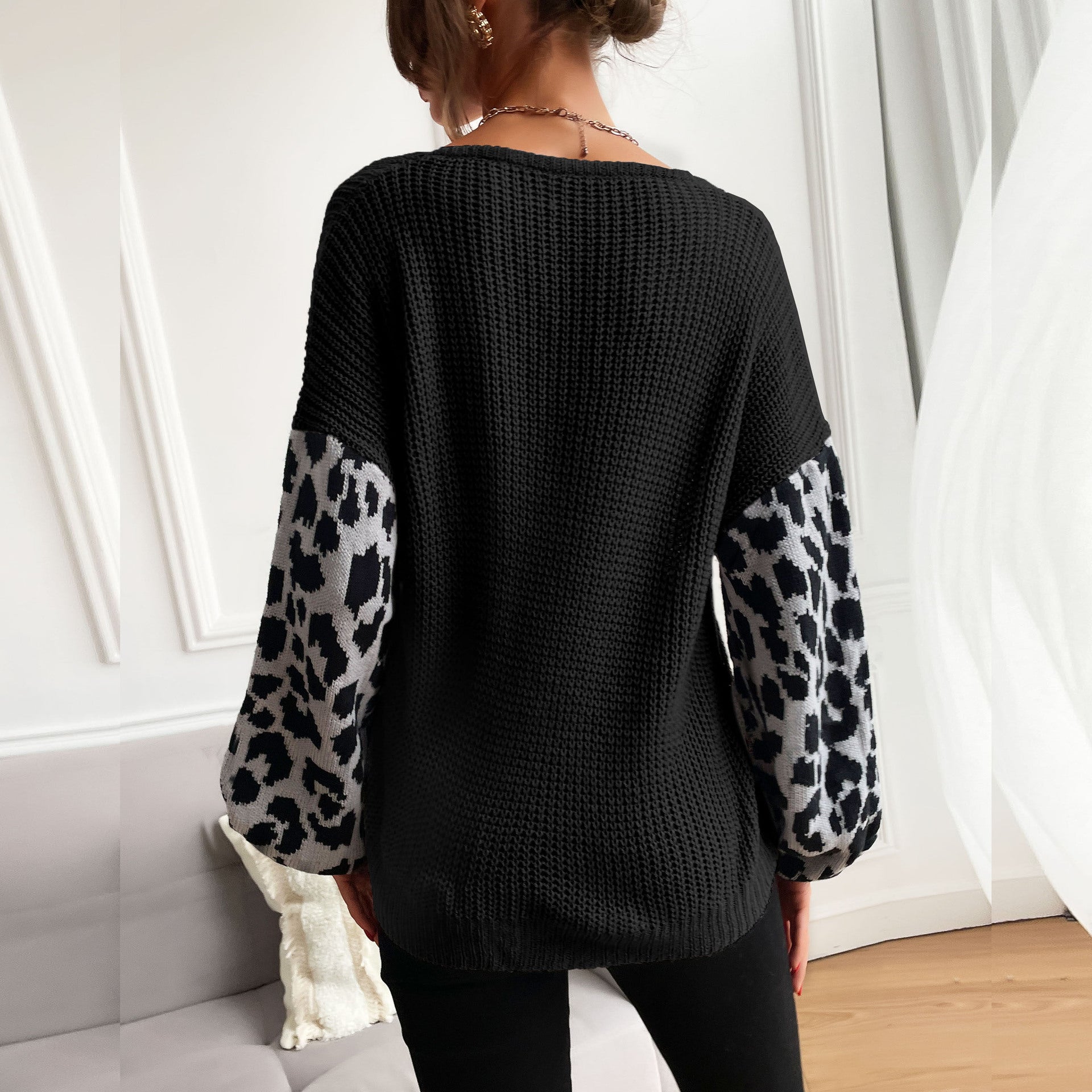 Damen Strickpullover mit modischem Leopardenmuster an den Ärmeln WW