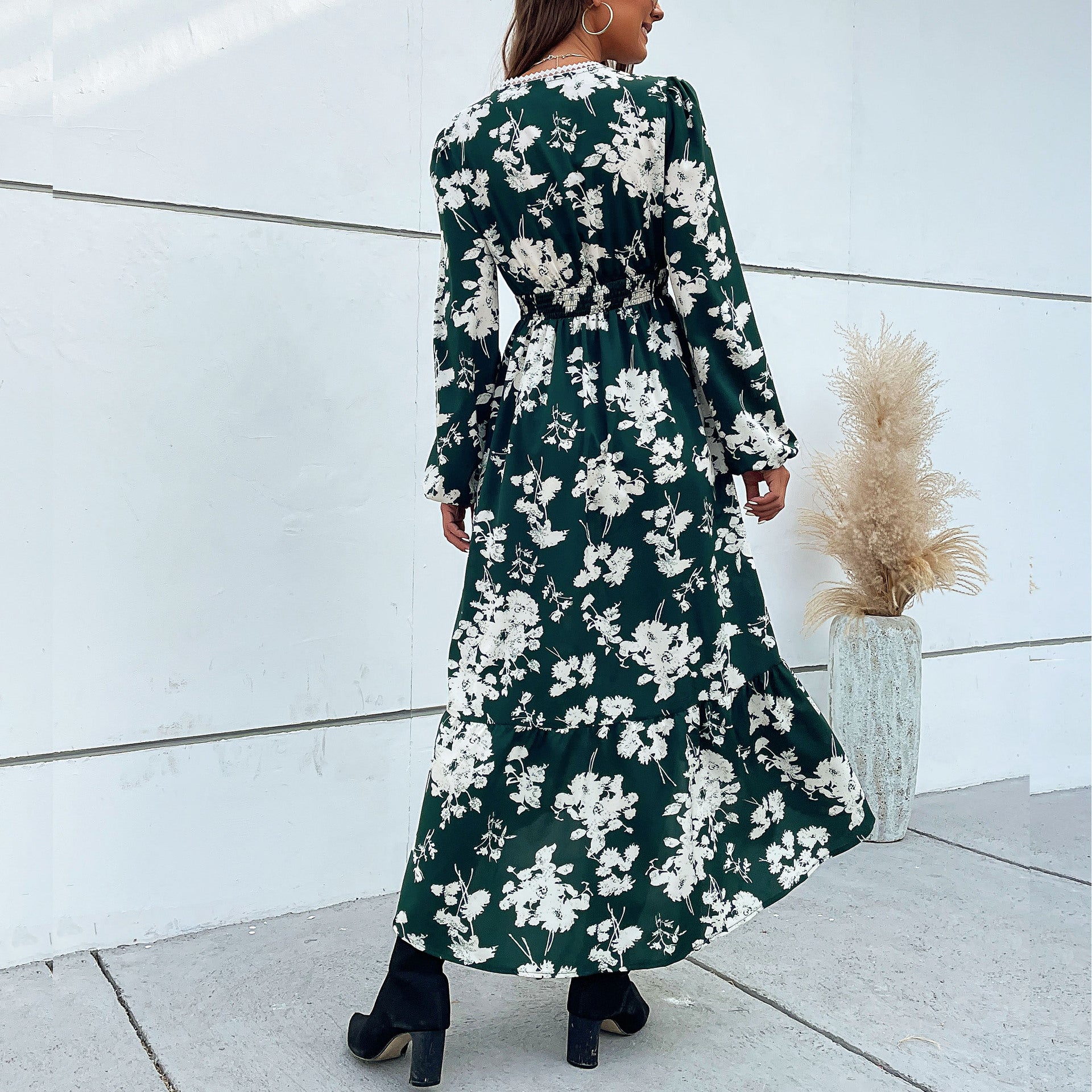 Damen elegantes Maxikleid mit floralem Design und schwingendem Saum WW