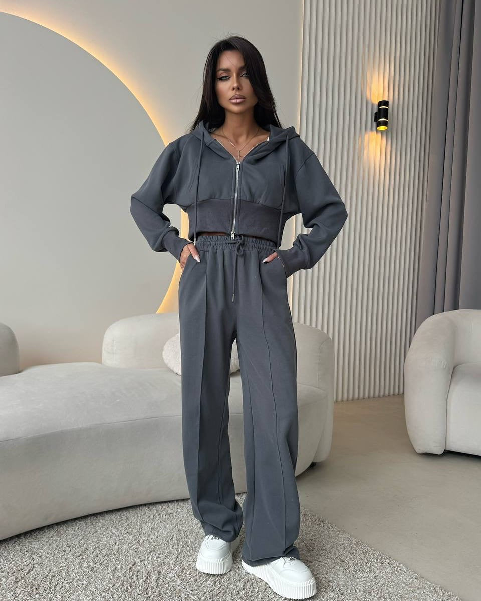 Damen sportliches Set aus cropped Kapuzenjacke und bequemen, lockeren Sporthosen WW