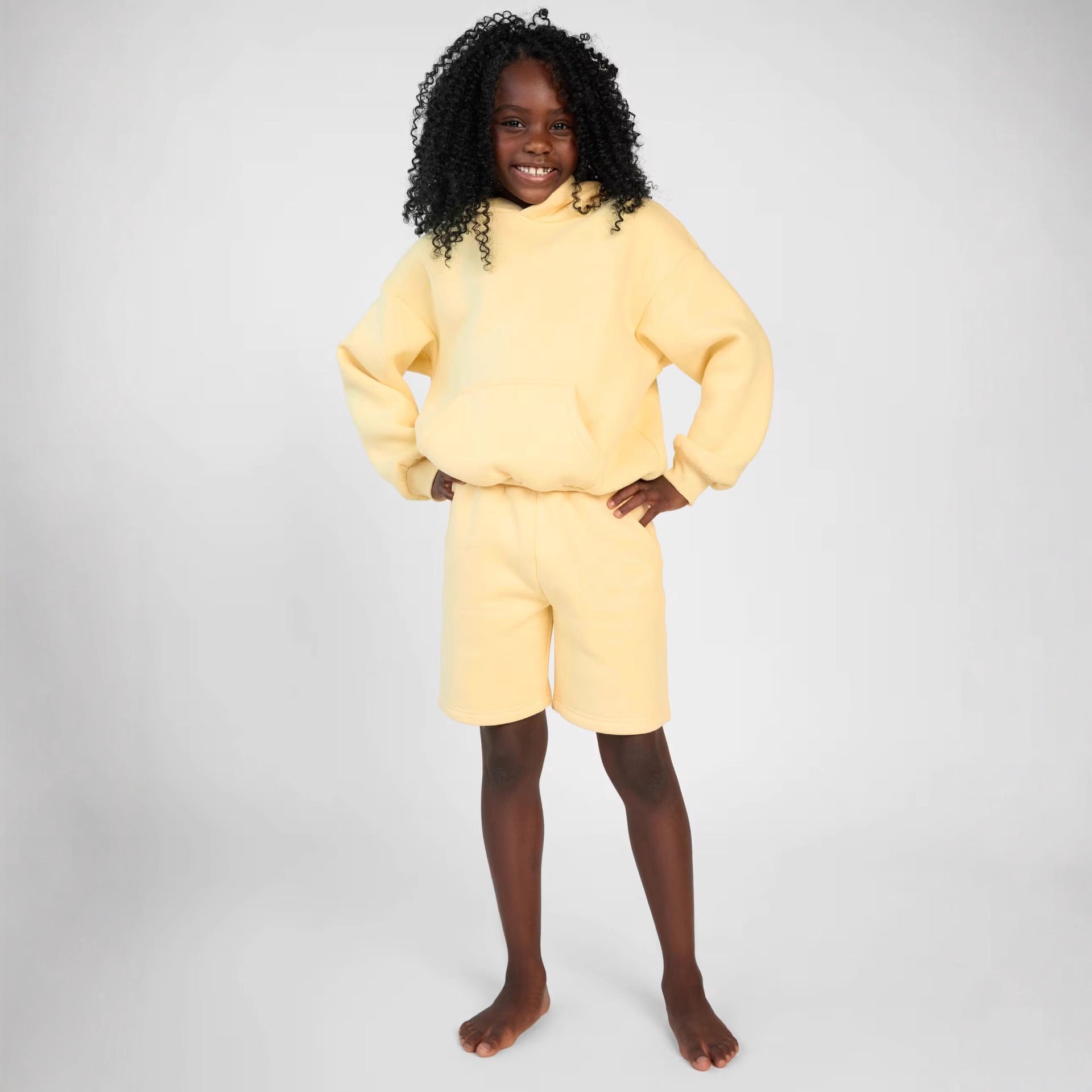 Damen Kapuzensweatshirt und Shorts-Set aus weichem Fleece mit praktischen Taschen WW
