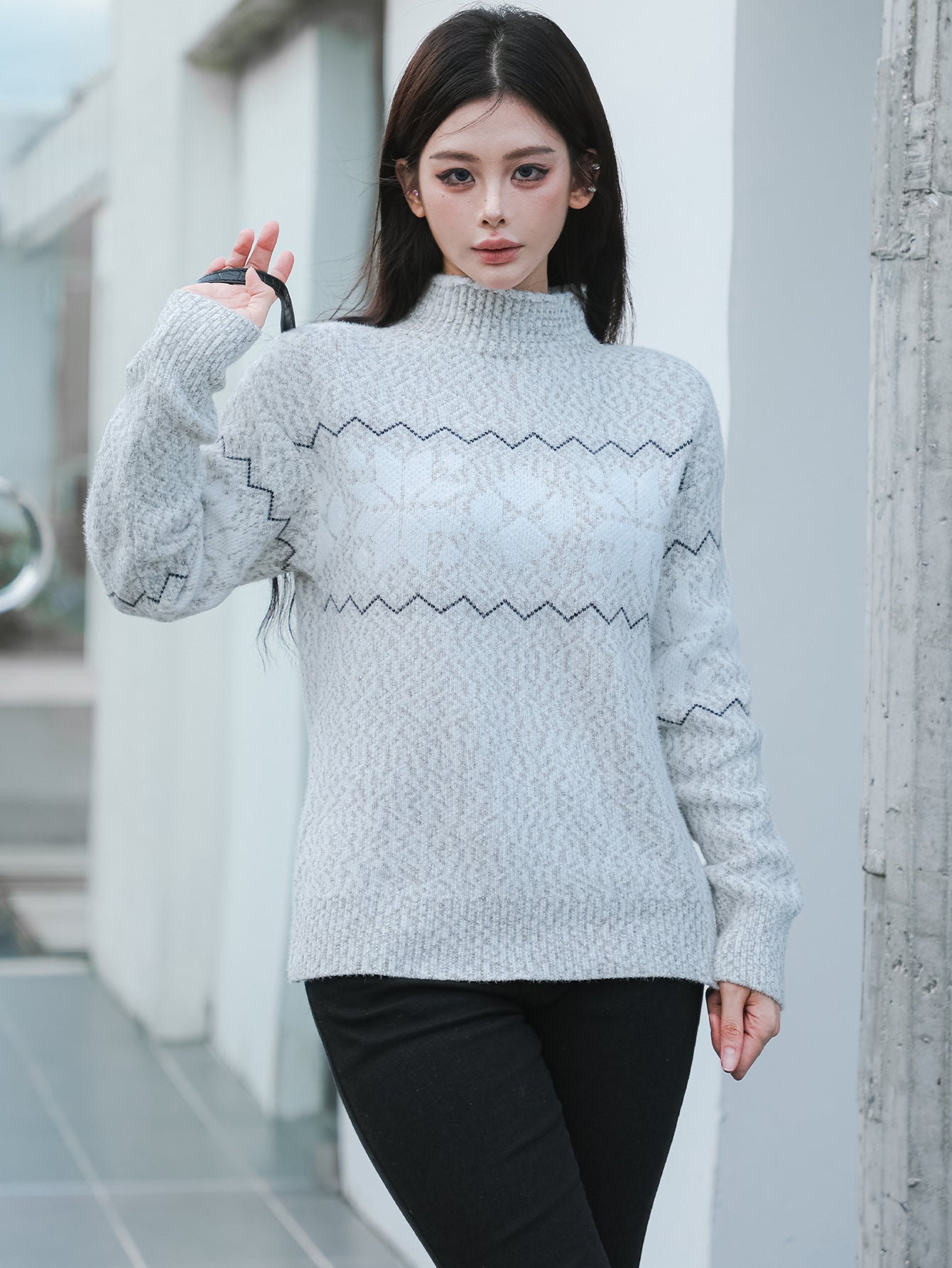 Damen kuscheliger Pullover mit hochgelegtem Kragen und winterlichem Motiv WW
