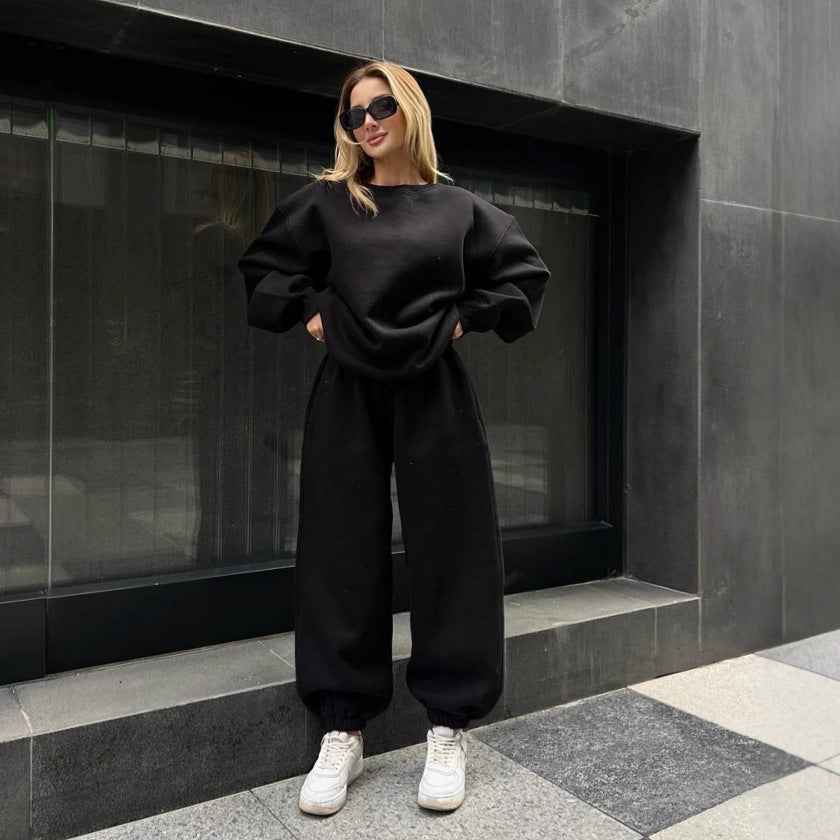 Damen stylisches Set aus oversized Hoodie und komfortabler Jogginghose WW