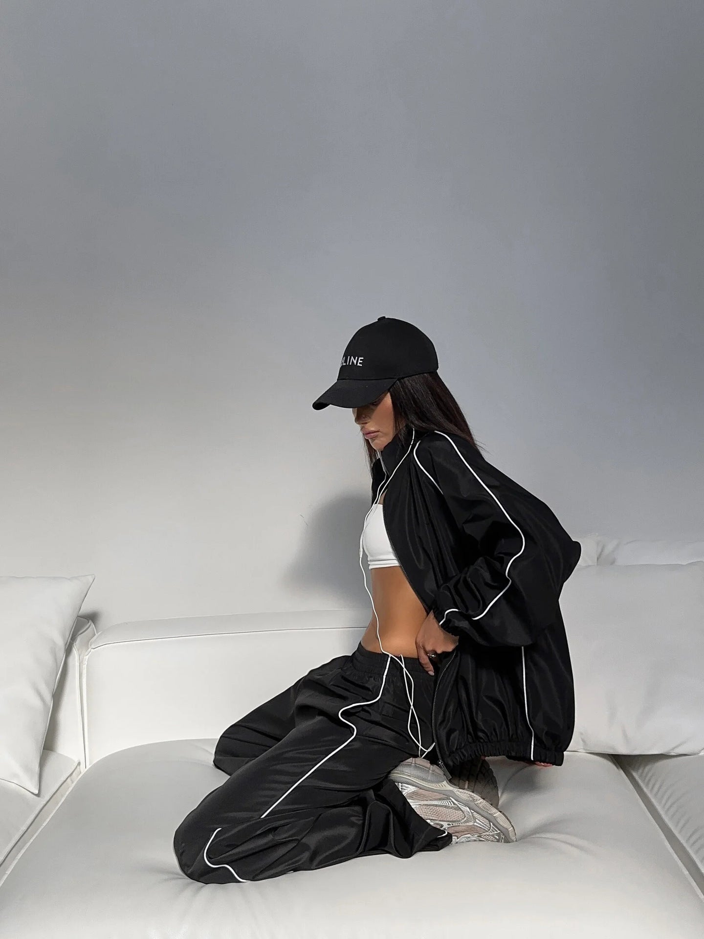 Damen sportliches Set aus lässiger Bomberjacke und weit geschnittenen Pants WW