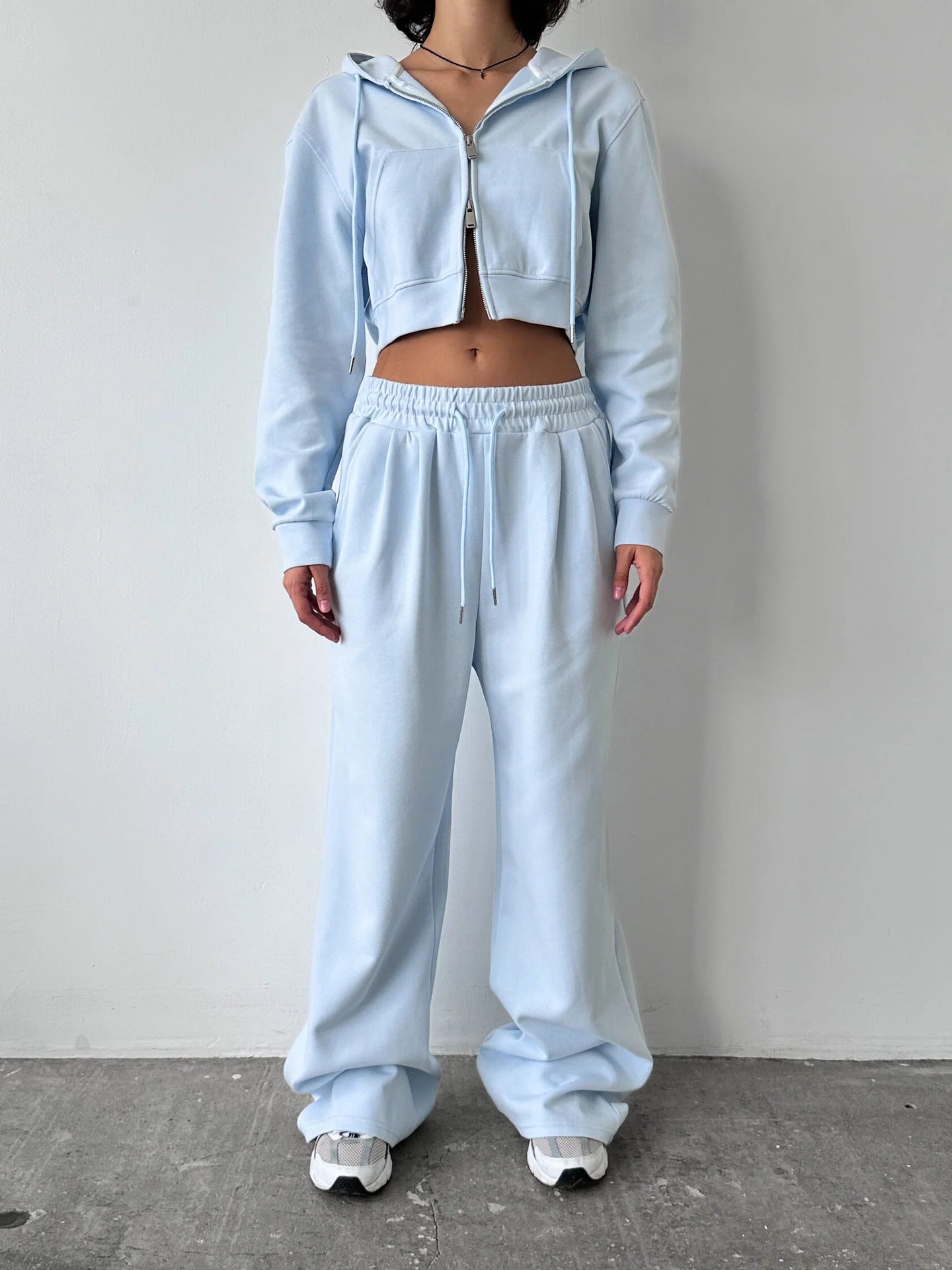 Damen cropped Hoodie und bequeme Jogginghose mit hohem Bund WW