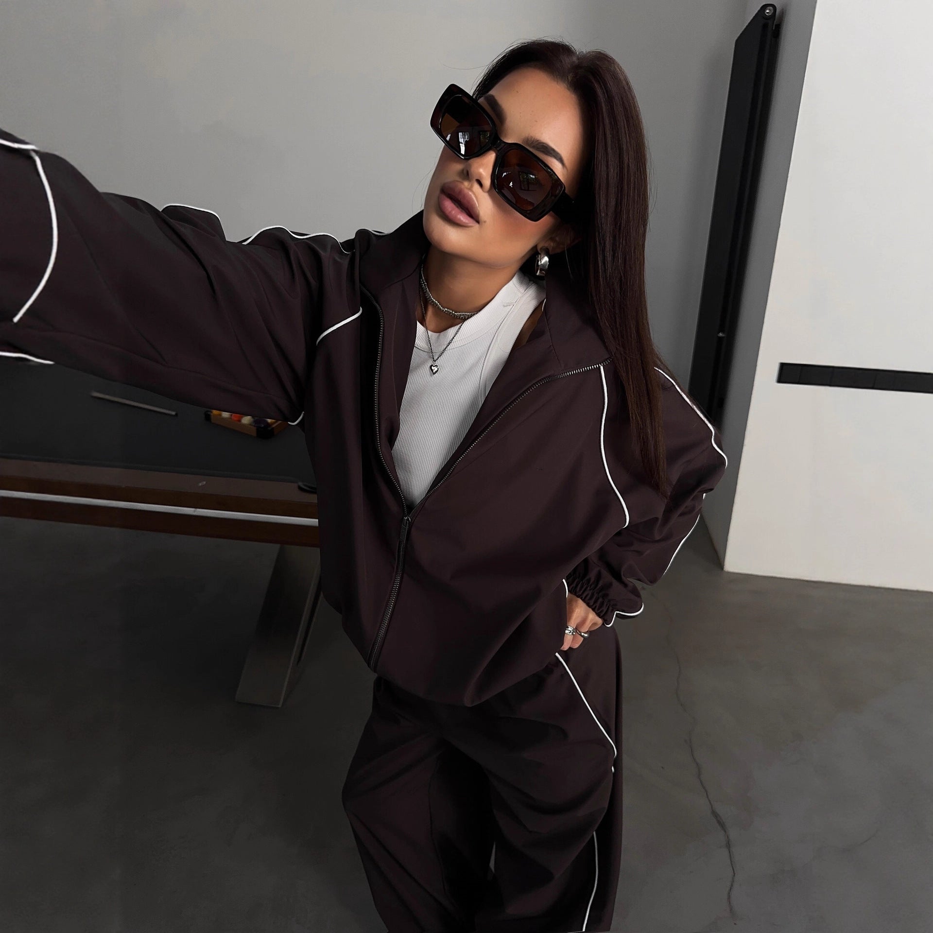 Damen sportliches Set aus lässiger Bomberjacke und weit geschnittenen Pants WW