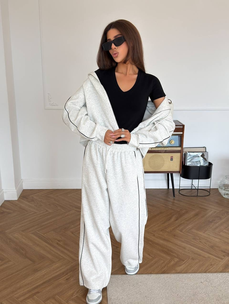 Damen sportliches Freizeit-Set aus trendigem Hoodie und weitem Stoffhose WW