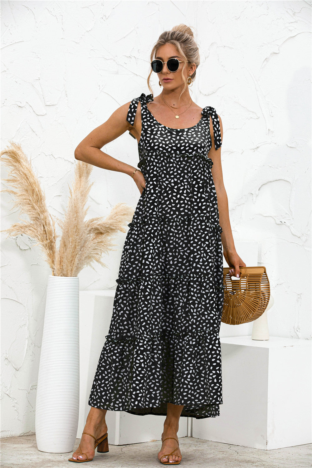 Damen Maxikleid mit verspielten Rüschendetails und schulterfreien Trägern WW