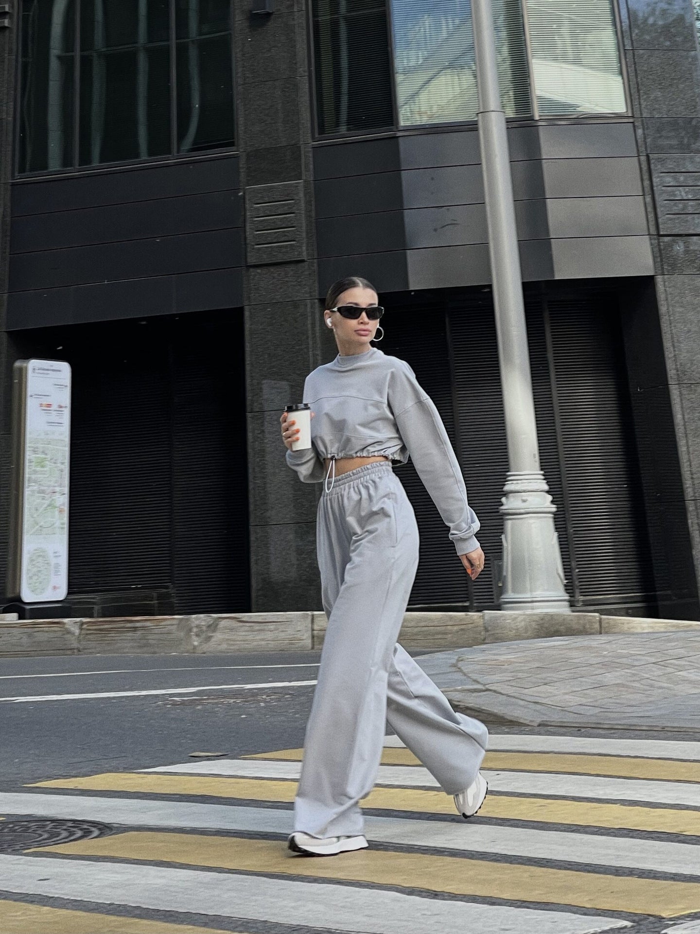 Damen lässiges Freizeit-Set mit cropped Oberteil und weitem lockeren Hosen WW