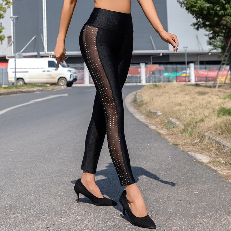 Damen Hochglänzende Leggings mit transparenten Mesh-Einsätzen und Strass-Detail WW