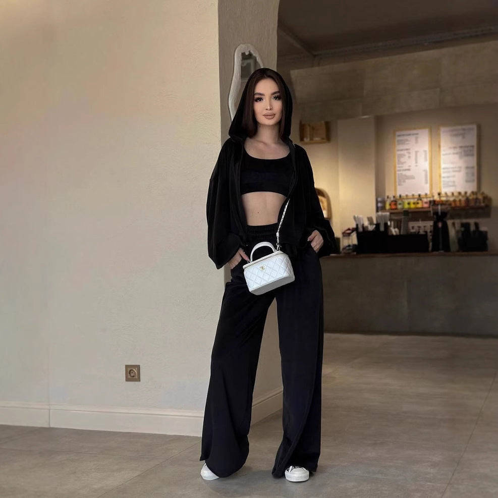 Damen sportliches Set aus weichem Velours mit cropped Top und weiter Jogginghose WW
