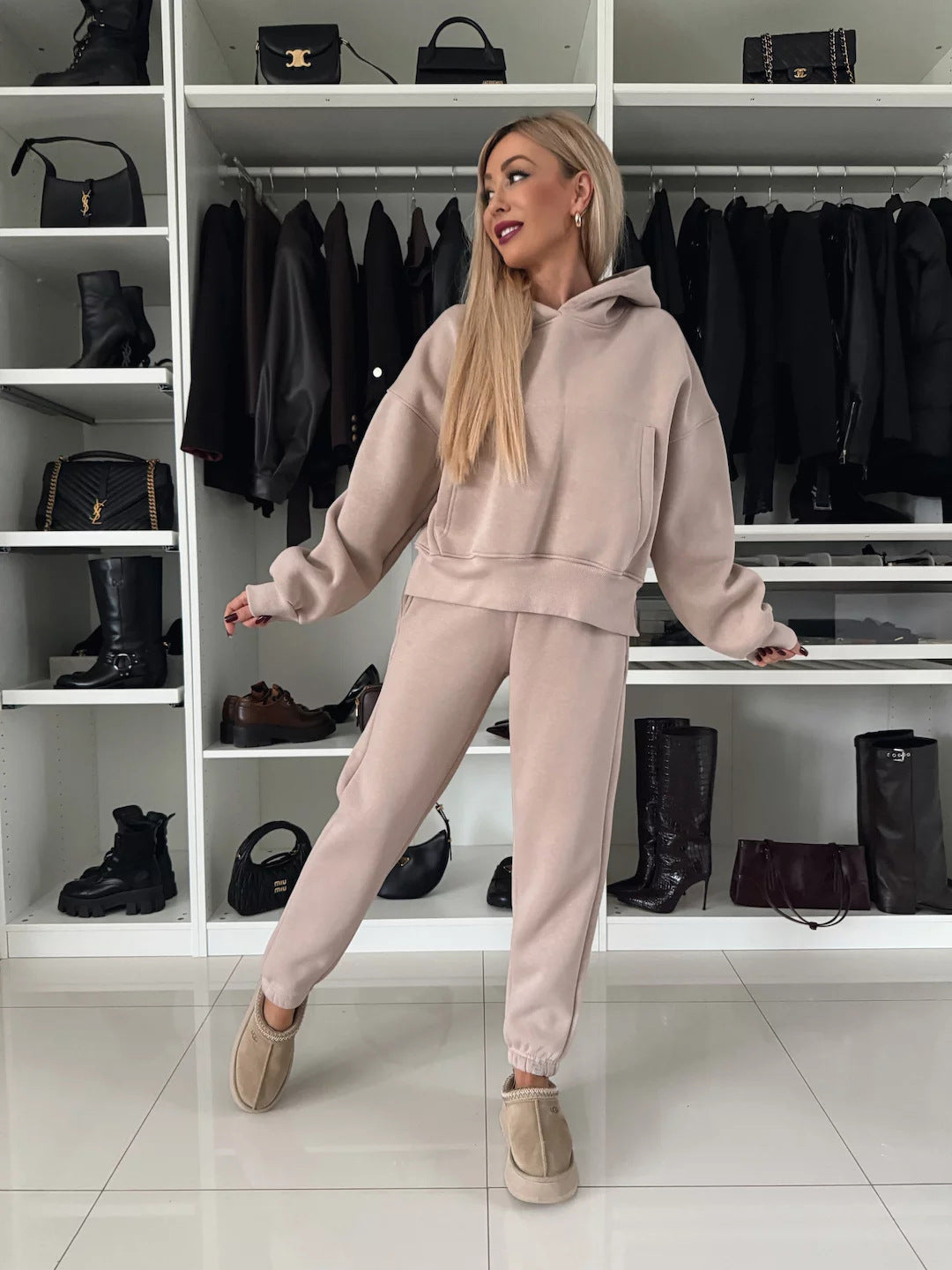 Damen lässiges Fleece-Set mit cropped Hoodie und bequemer Hose WW