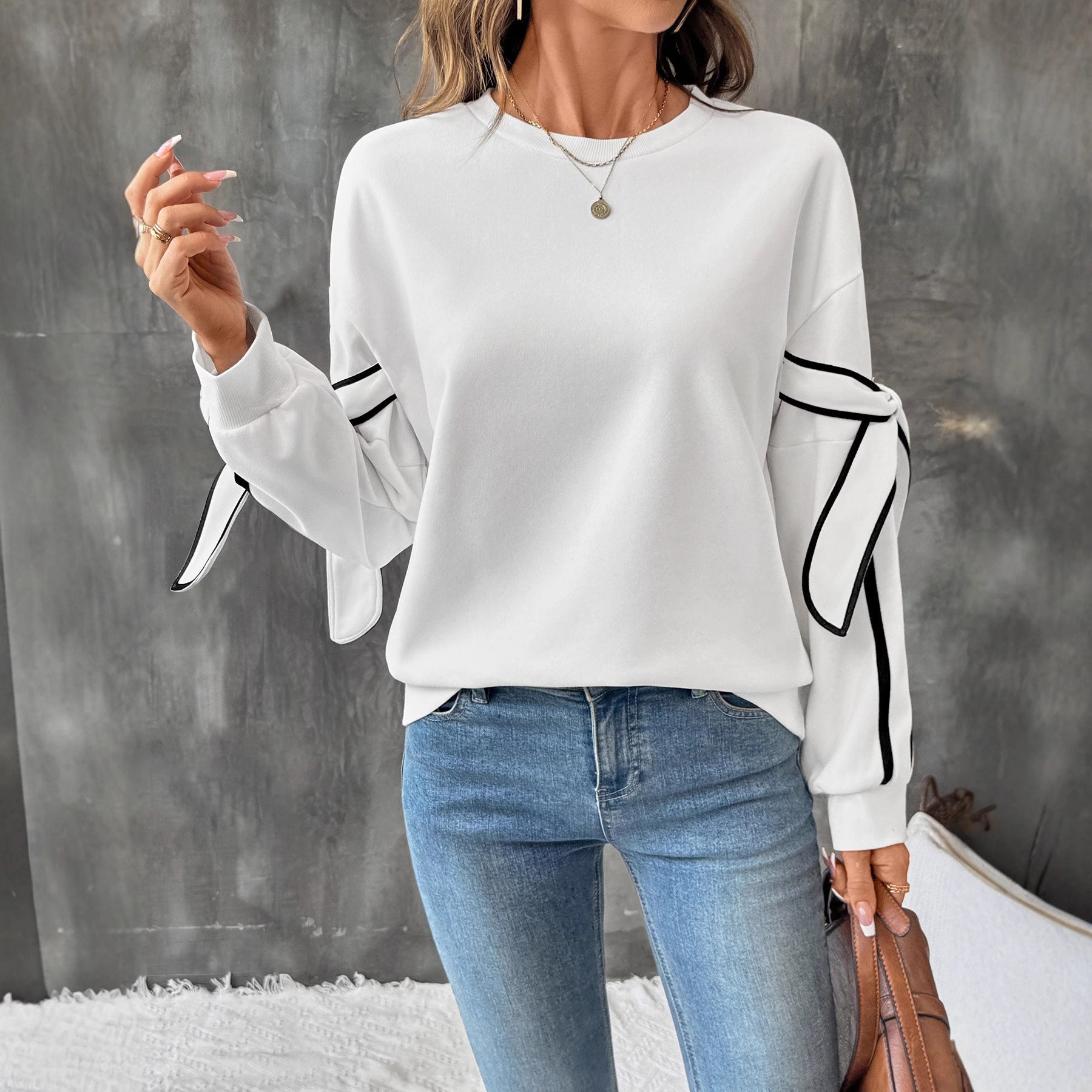 Damen sportliches Sweatshirt mit kontrastierenden Ärmeldetails WW
