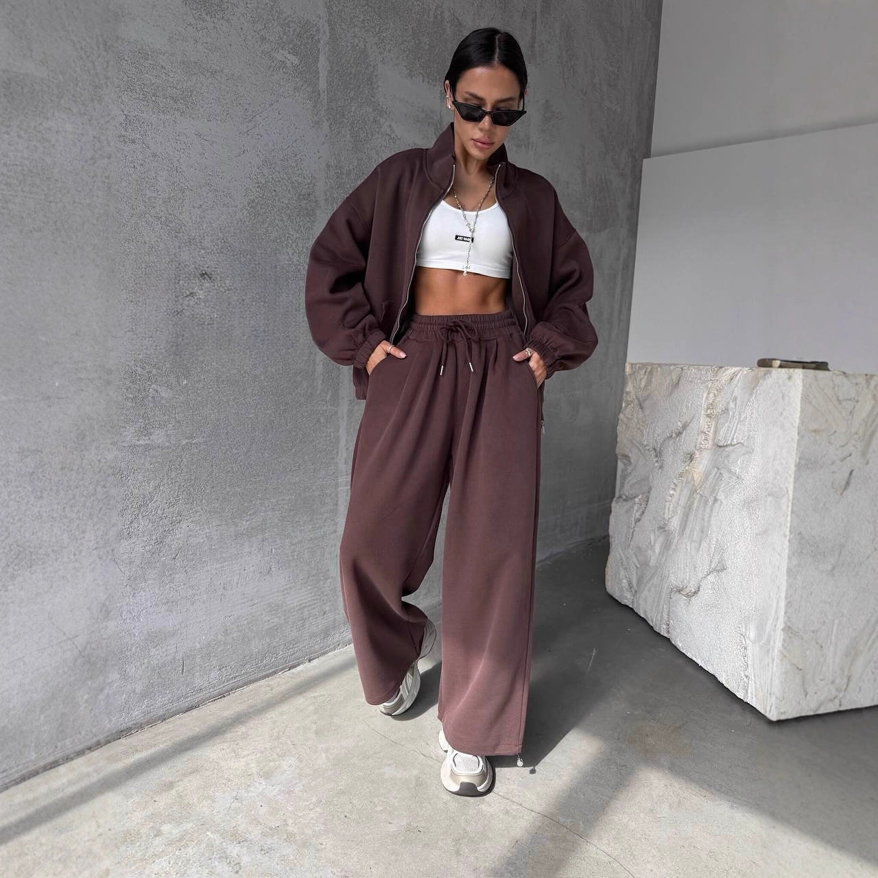 Damen sportliches Baumwoll-Jogginganzug mit lässiger Passform und praktischen Taschen WW