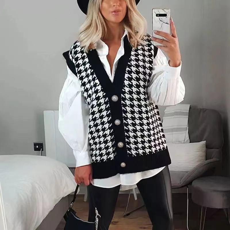 Damen Ärmellose Strickweste mit klassischem Karomuster und dekorativen Knöpfen WW