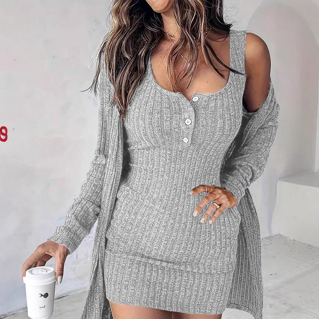 Damen Strickkleid mit Knopfdetails und passendem Cardigan WW