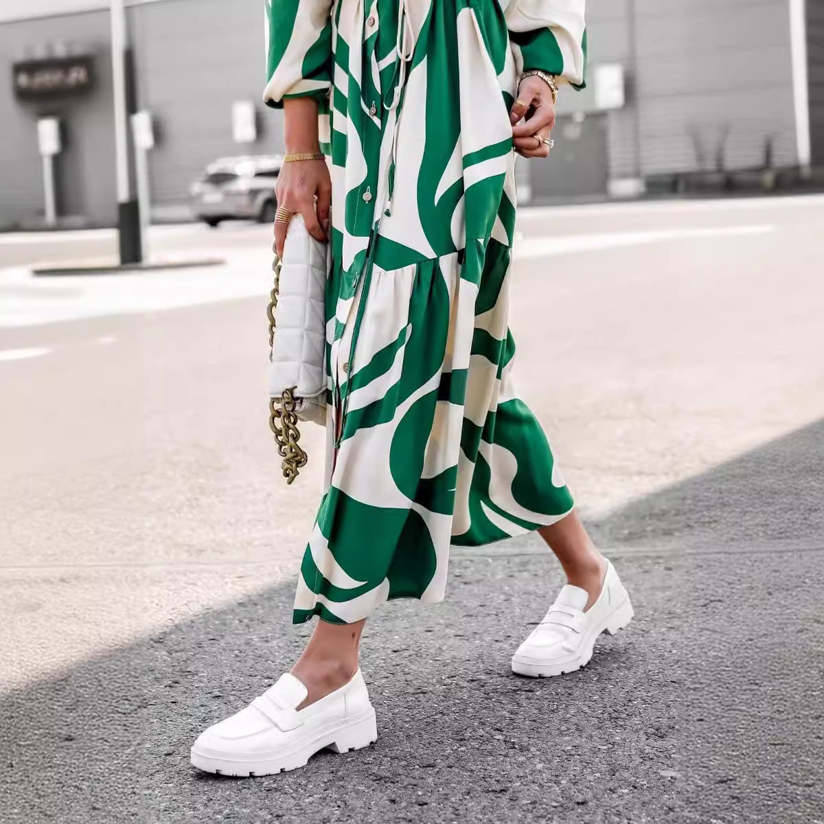 Damen Maxikleid mit modernem Muster und praktischem Taillengürtel WW