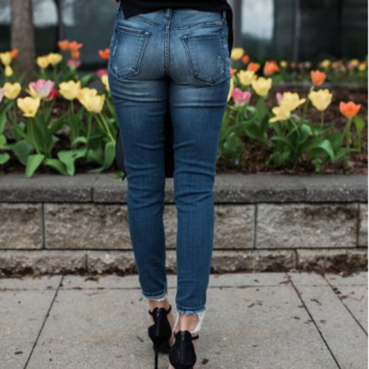 Damen schmal geschnittene Jeans mit modischem Rippdesign und ausgefranstem Saum WW