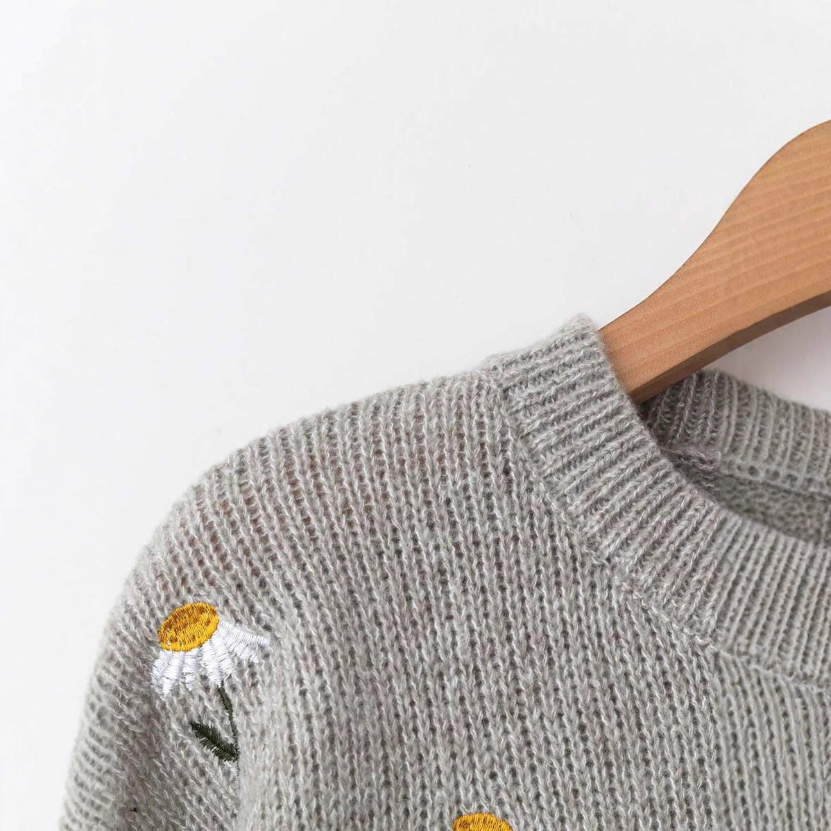 Damen Gemütlicher Strickpullover mit floralen Applikationen WW