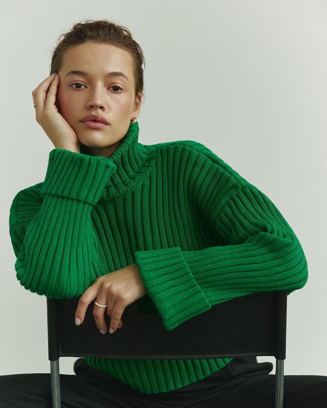 Damen Chunky Strickpullover mit hohem Kragen und Rippstruktur WW