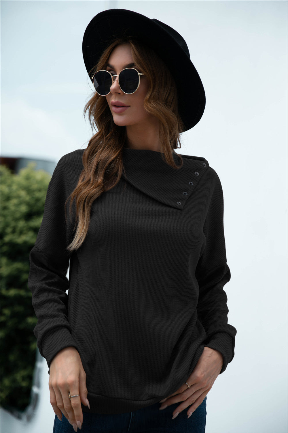 Damen lässiger Pullover mit asymmetrischem Kragen und Druckknopfdetail WW