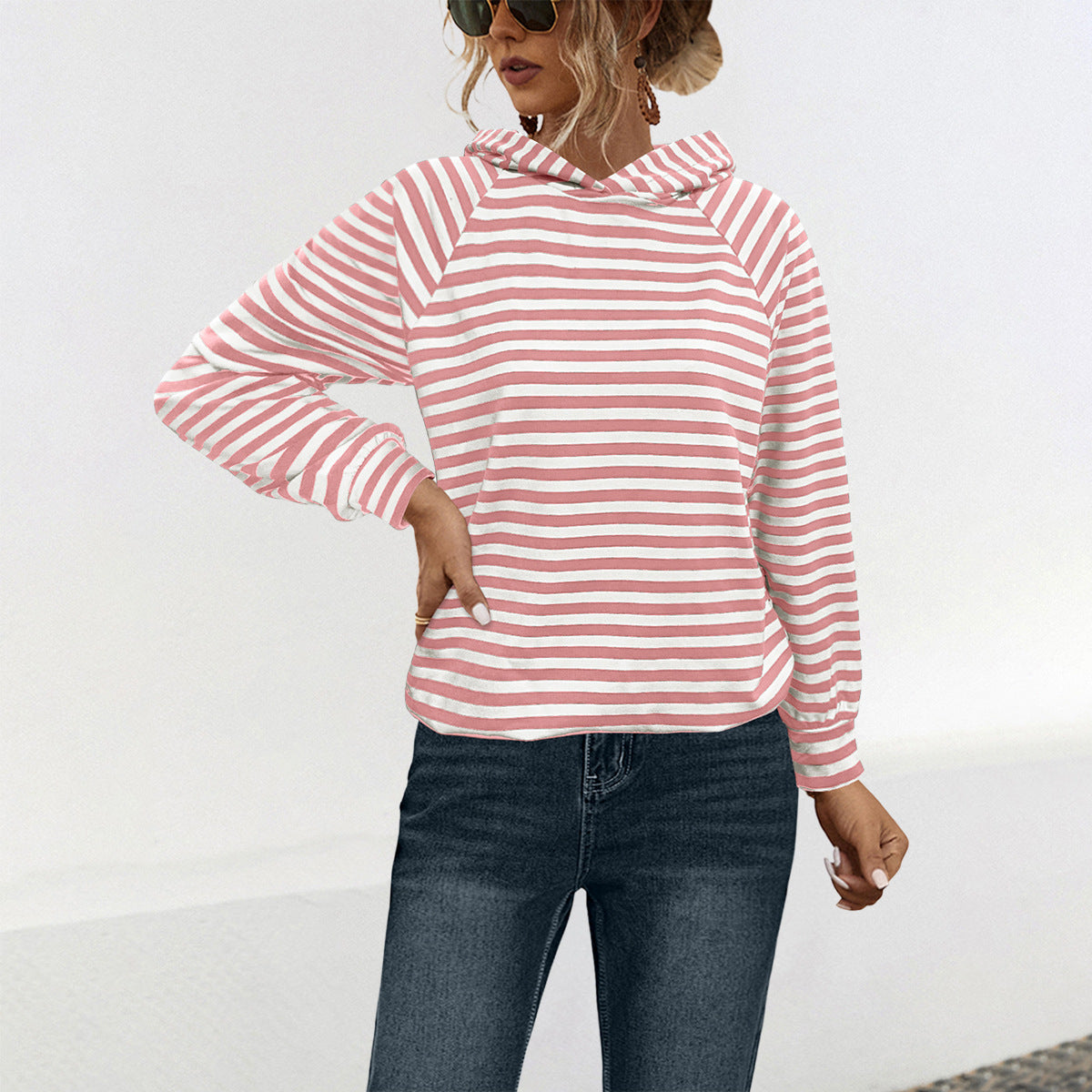 Damen Kapuzensweatshirt mit gestreiftem Design und modernem Schnitt WW