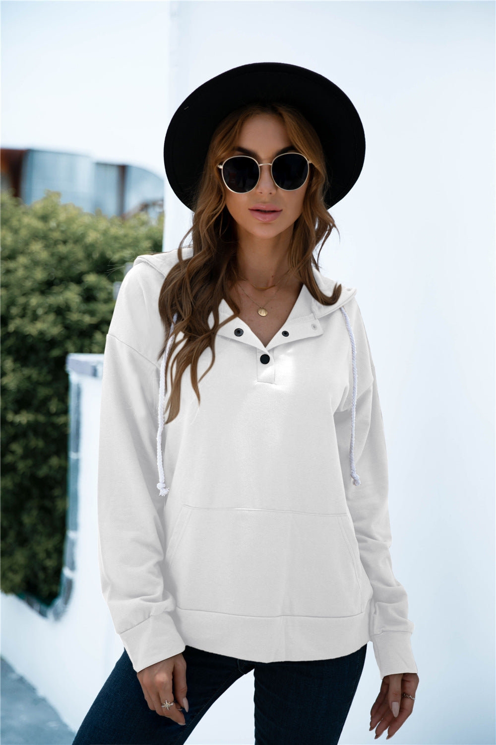 Damen Kapuzenpullover mit Knopfdetails und praktischen Taschen WW
