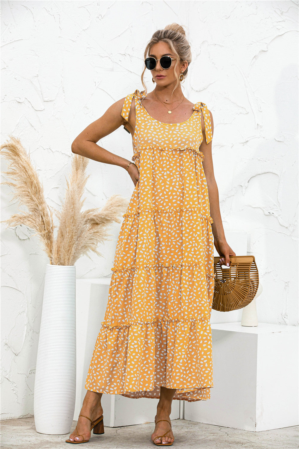 Damen Maxikleid mit verspielten Rüschendetails und schulterfreien Trägern WW